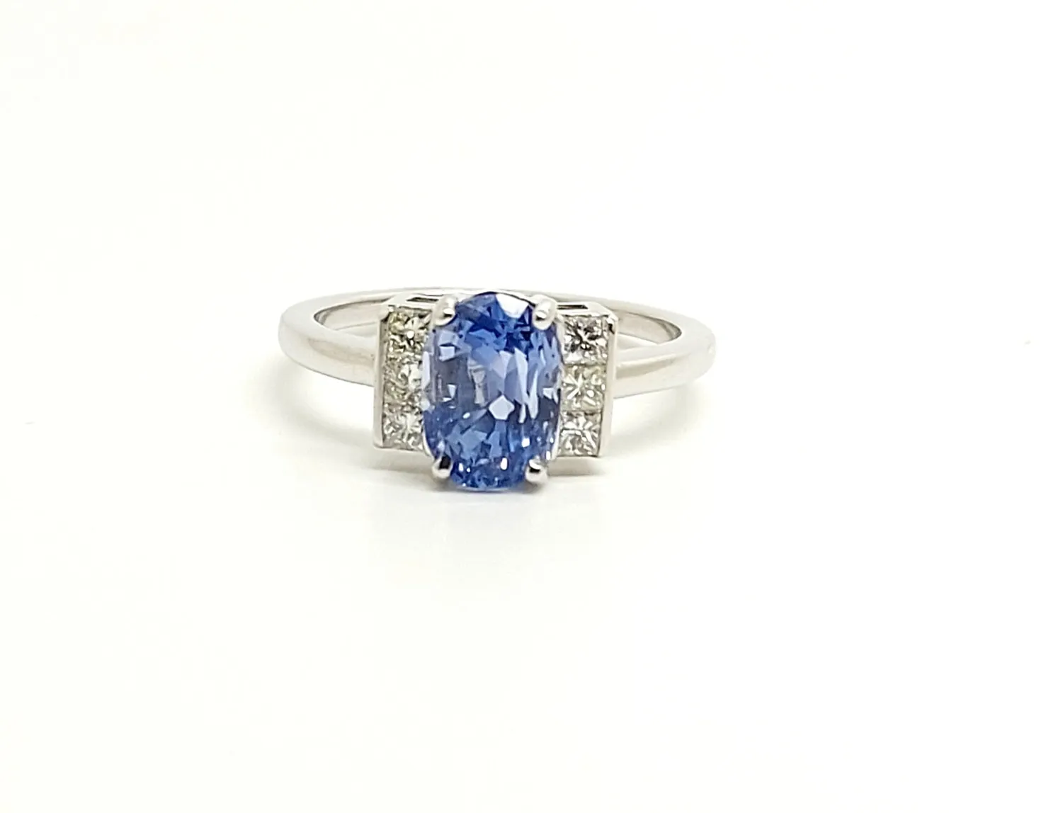 BLUE SAPPHIRE AND DIAMOND SPLENDID RING AD NO.2145