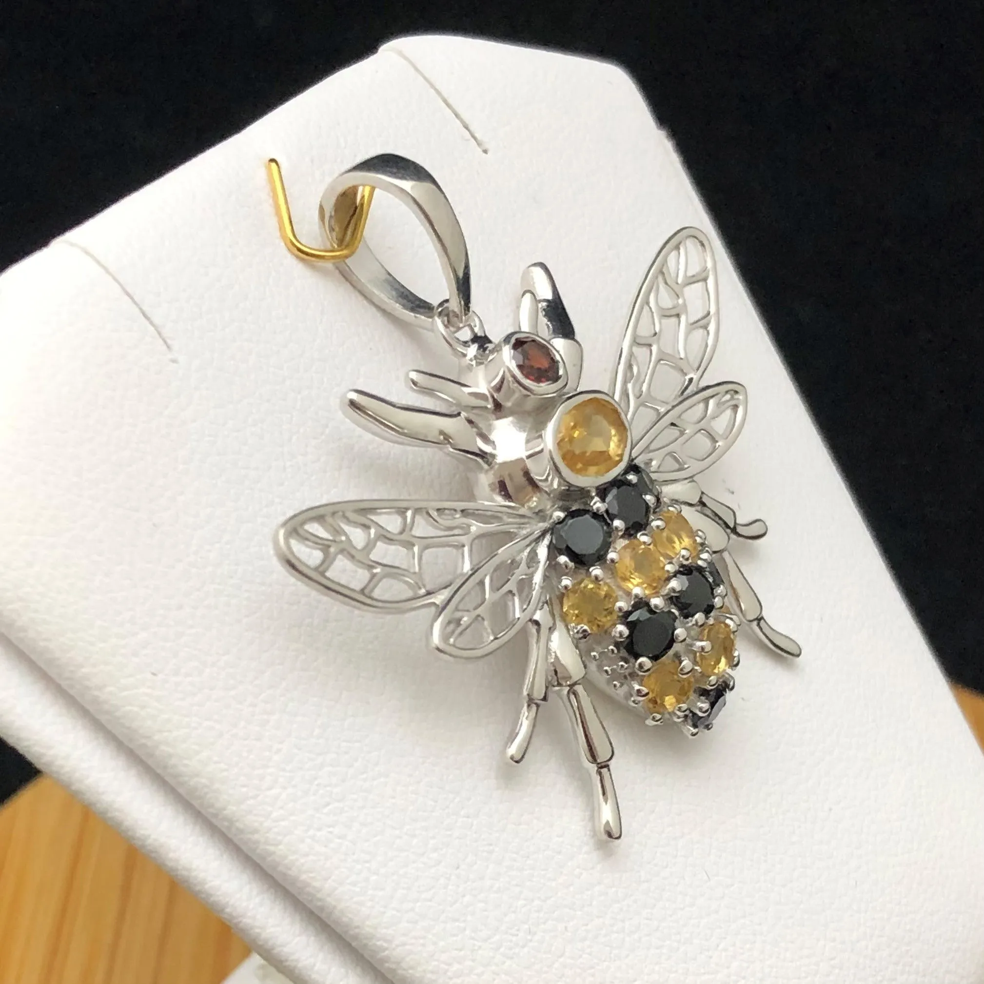 CITP27      Citrine Bee Pendant