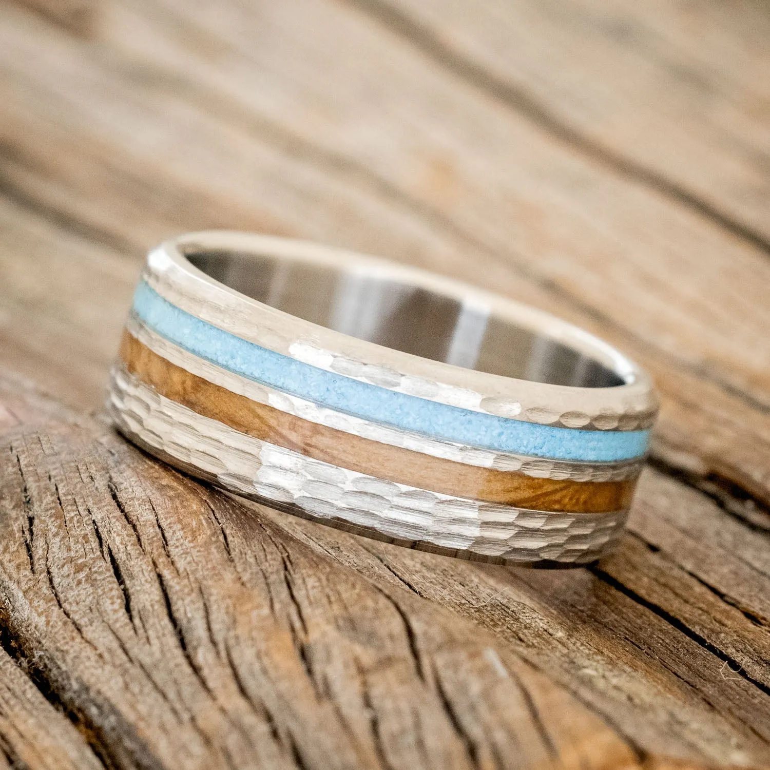 "COSMO" - WHISKEY BARREL OAK & TURQUOISE WEDDING BAND WITH A HAMMERED FINISH - TITANIUM - SIZE 10