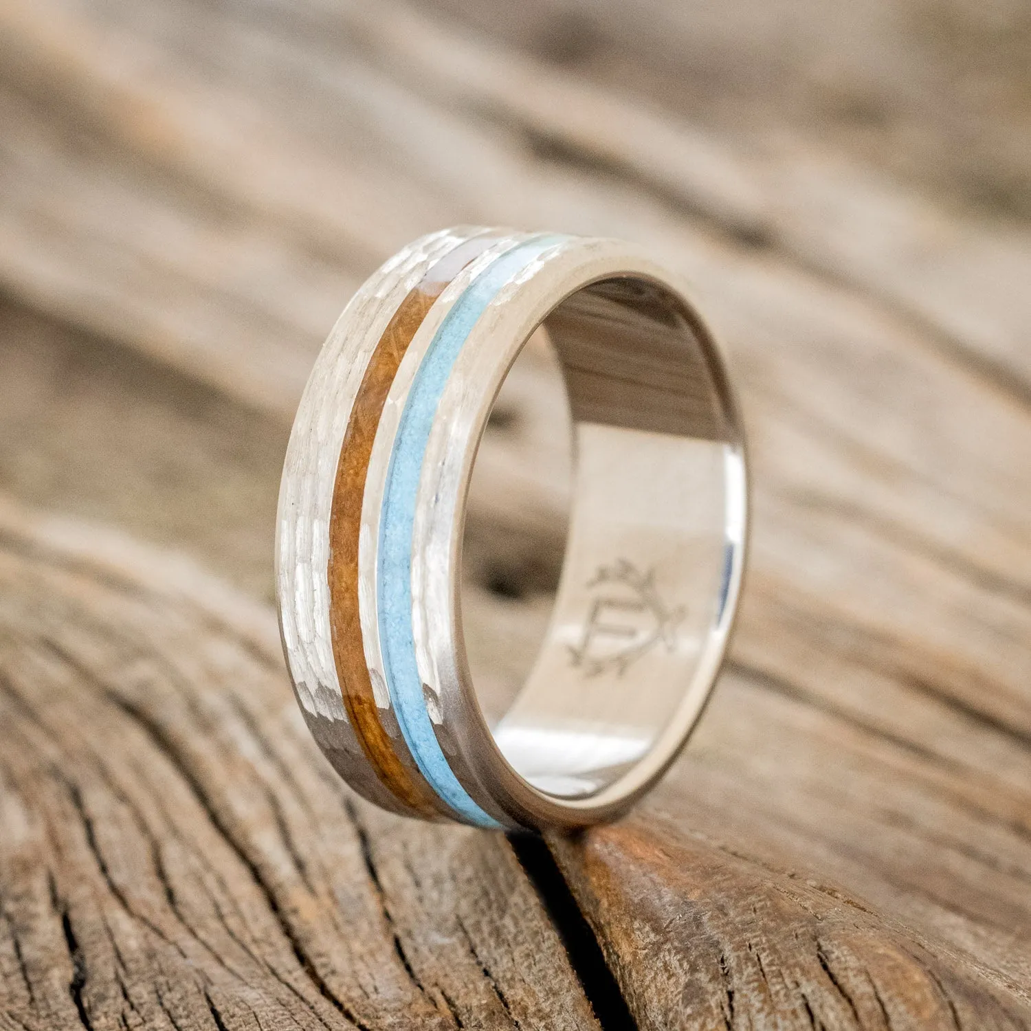 "COSMO" - WHISKEY BARREL OAK & TURQUOISE WEDDING BAND WITH A HAMMERED FINISH - TITANIUM - SIZE 10